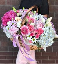 Цветочная композиция из Розы, Хризантемы, Пионы и Лизиантусы в корзине #REPLACE_PRED# Бисерти